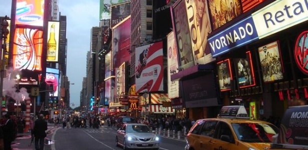 Times Square é o ponto turístico mais visitado do mundo e recebe, por ano, aproximadamente 35 milhões de turistas