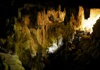Passeios em cavernas e de caiaque so atrao em Ban Tham Lod, na Tailndia