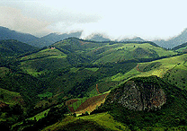 Vista da Serra da Mantiqueira, a partir do alta da pedra do Forno, com 1.971 m de altitude