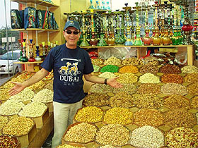 Amaury Jr. descreve o que encontrou em um mercado de especiarias em Dubai