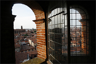 Toulouse  chamada de "La Ville Rose" por causa dos tijolos rosados de seus antigos prdios