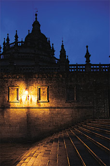 A famosa catedral de Santiago de Compostela marca o cenrio da cidade