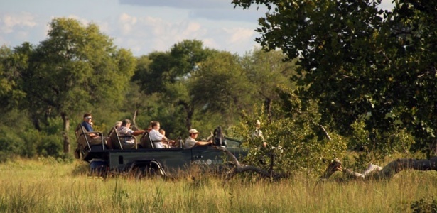 Carros 4x4 são indispensáveis para locomoção e observação do melhor da vida selvagem nas reservas naturais sul-africanas - Eduardo Vessoni/UOL