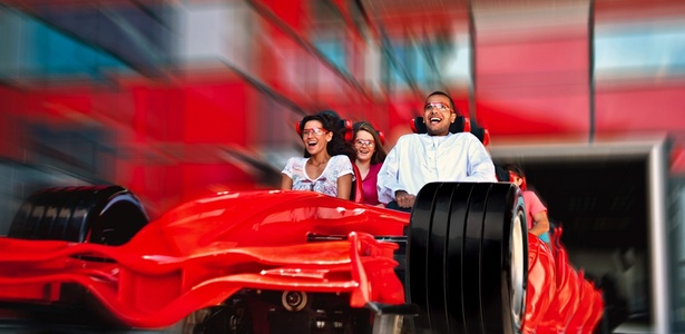 A Formula Rossa vai de zero a 97 km/h em apenas dois segundos e alcança a velocidade de 240 km/h - Cortesia do Ferrari World Abu Dhabi