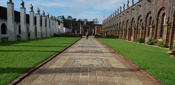 Templo Central é um dos espaços externos da Oficina Brennand - Débora Costa e Silva/UOL