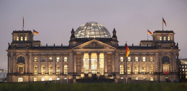 Vista geral do Reichstag, o parlamento alemão, em Berlim - REUTERS/Pawel Kopczynski