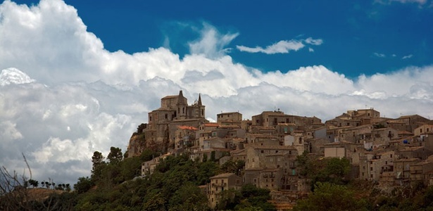 Vista geral da cidade de Geraci, na Itália - Chris Hardy/The New York Times