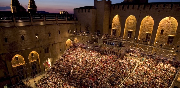 Vista de local que recebe espetáculos do Festival de Avignon - Reprodução/Adoro Viagem
