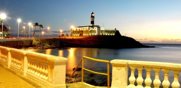 Farol da Barra ao anoitecer - Jotafreitas/Bahiatursa