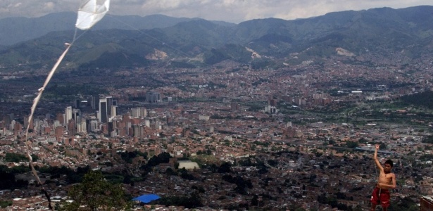 Vista de Medellín, na Colômbia - AP