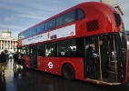 Ônibus Routemaster voltam às ruas de Londres - Luke MacGregor/Reuters