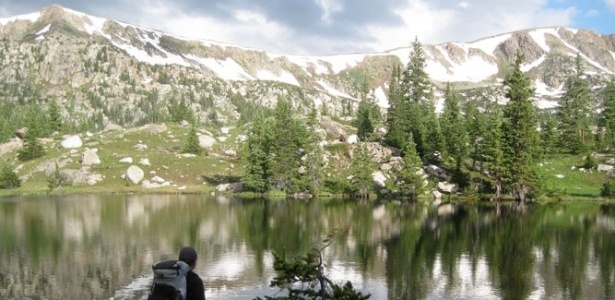 Visão de um dos lagos a beira das montanhas, no Colorado - Todd Pitock/The New York Times