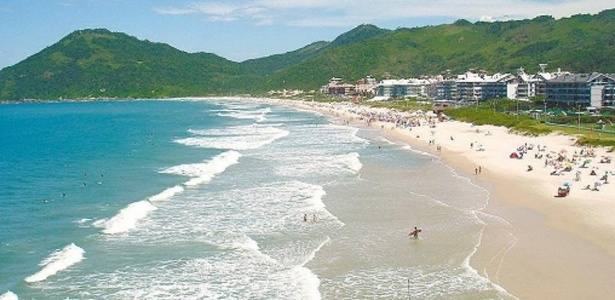 Praia Brava de Florianópolis é uma das mais apreciadas pelos surfistas