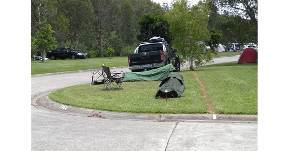 Turistas dormem em barracas para apenas uma pessoa em campings na Austrália